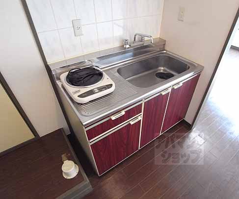 キッチン　一口ＩＨコンロ付きのキッチンです。