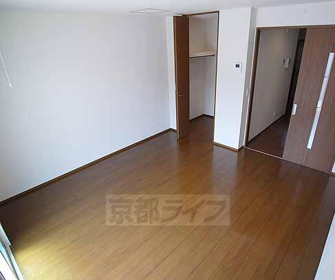 居室・リビング　シックな色を基調としたお部屋です