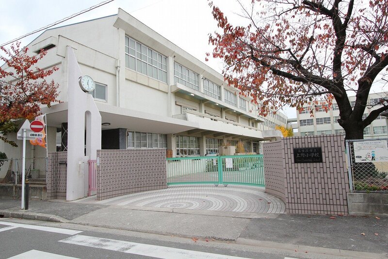 小学校　名古屋市立上野小学校（小学校）まで653m