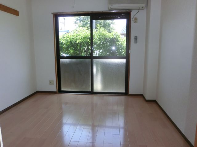 居室・リビング　日当たり良好のお部屋です