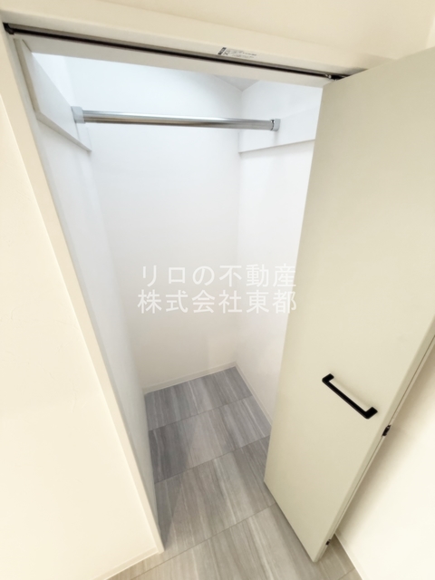 収納　ロングコート・ワンピースがかけられる縦長収納です！