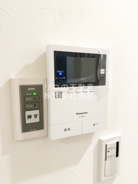 セキュリティ　来訪者の姿を確認できるＴＶモニター付インターホン設置済です！