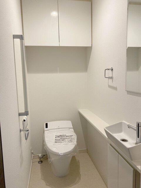 トイレ　※写真は同タイプ住戸です。