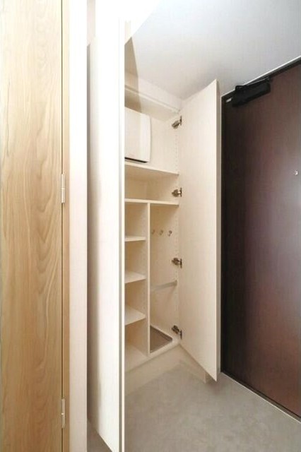 玄関　広い玄関スペース