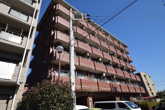 建物外観　バストイレ別のマンションです