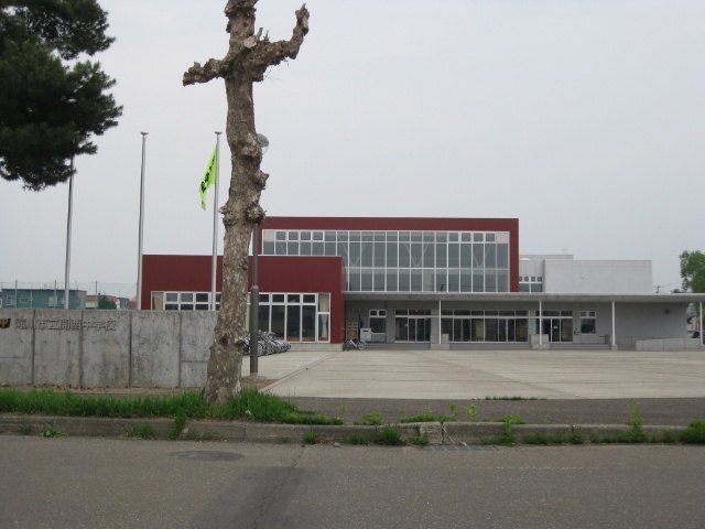 中学校　滝川市立開西中学校（中学校）まで1375m