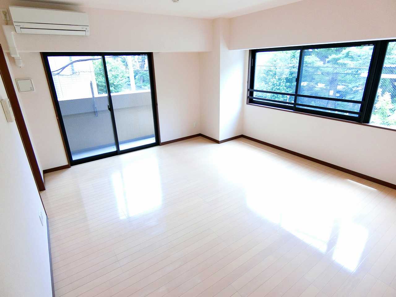 居室・リビング　※同物件、別部屋になります。