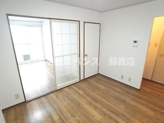 居室・リビング　ゆったり過ごせる居間です