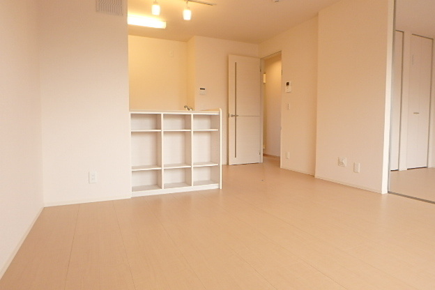 居室・リビング　１０帖のＬＤＫ、対面キッチンです♪