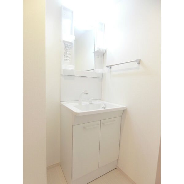 洗面設備　同型タイプの為、現状を優先致します。