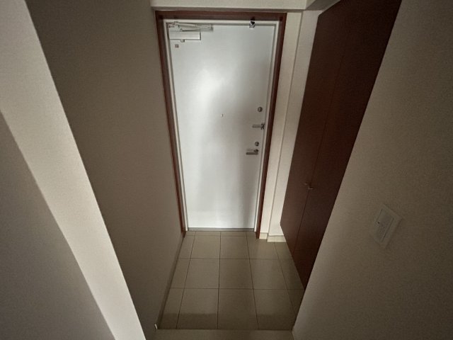 玄関　※別号室の参考写真です。