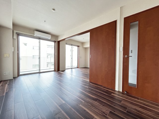 居室・リビング　※別号室の参考写真です。