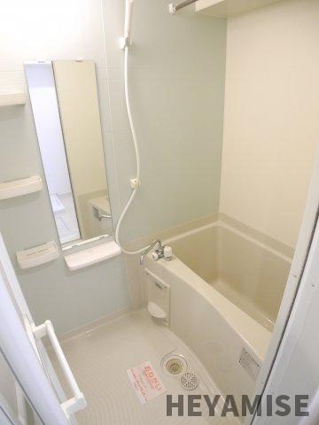 バス・シャワールーム　※同間取りの別の階のお部屋の画像です※