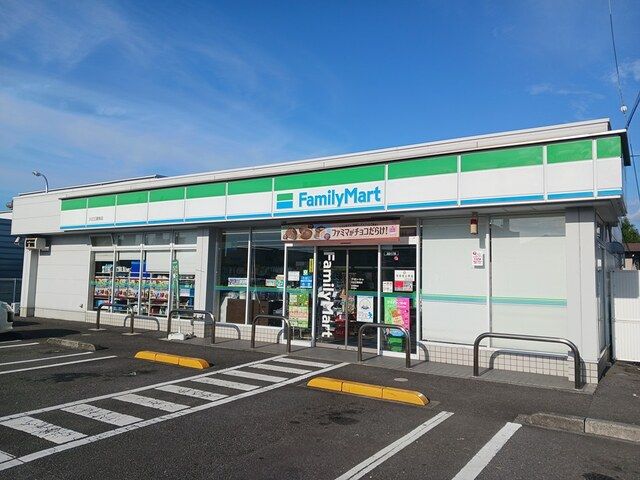 コンビニ　ファミリーマート川之江妻鳥店（コンビニ）まで658m