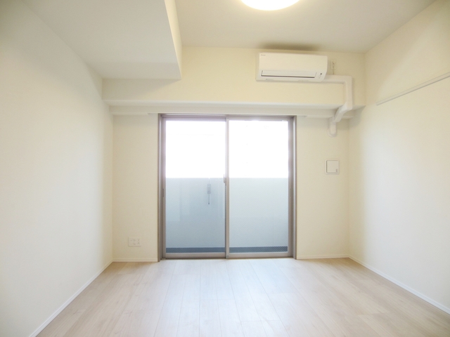 居室・リビング　奥行きのある洋室♪