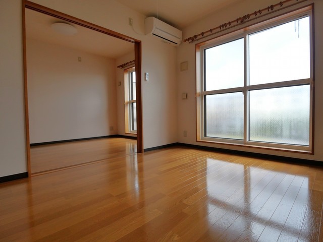 居室・リビング　※同マンション別部屋【反転】の参考写真です