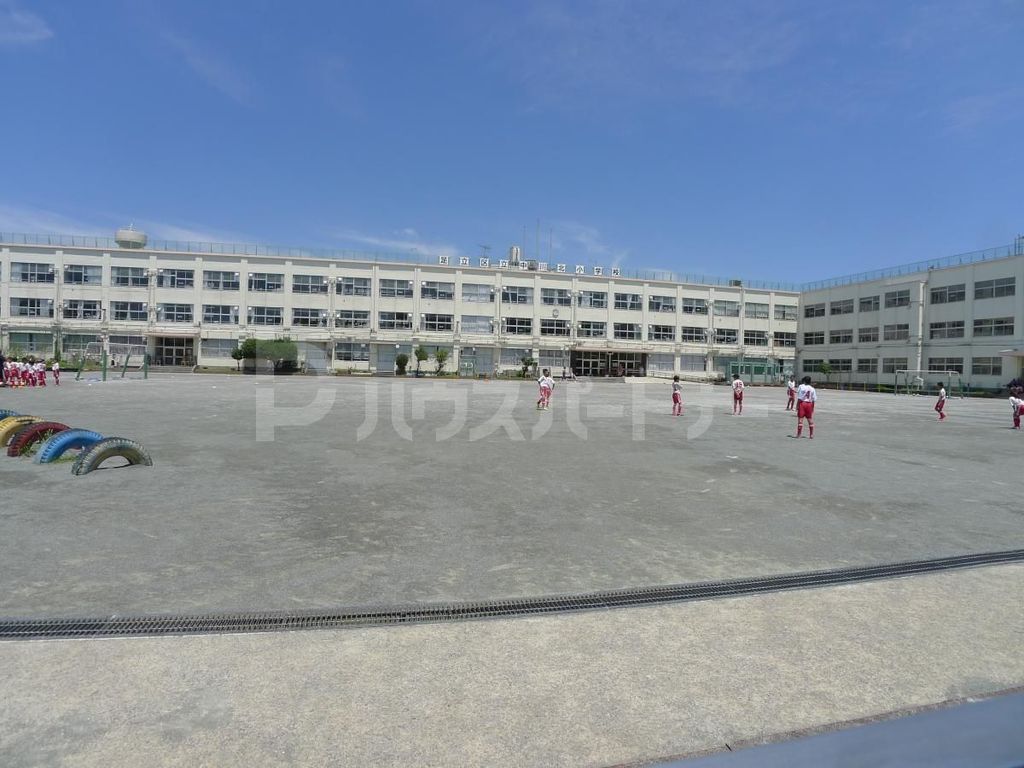 小学校　足立区立中川北小学校（小学校）まで750m