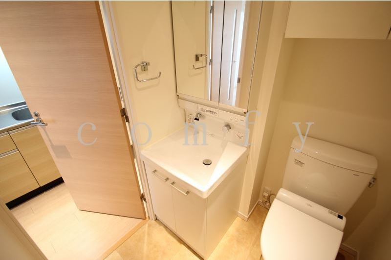 洗面設備　※同建物別部屋の写真です。