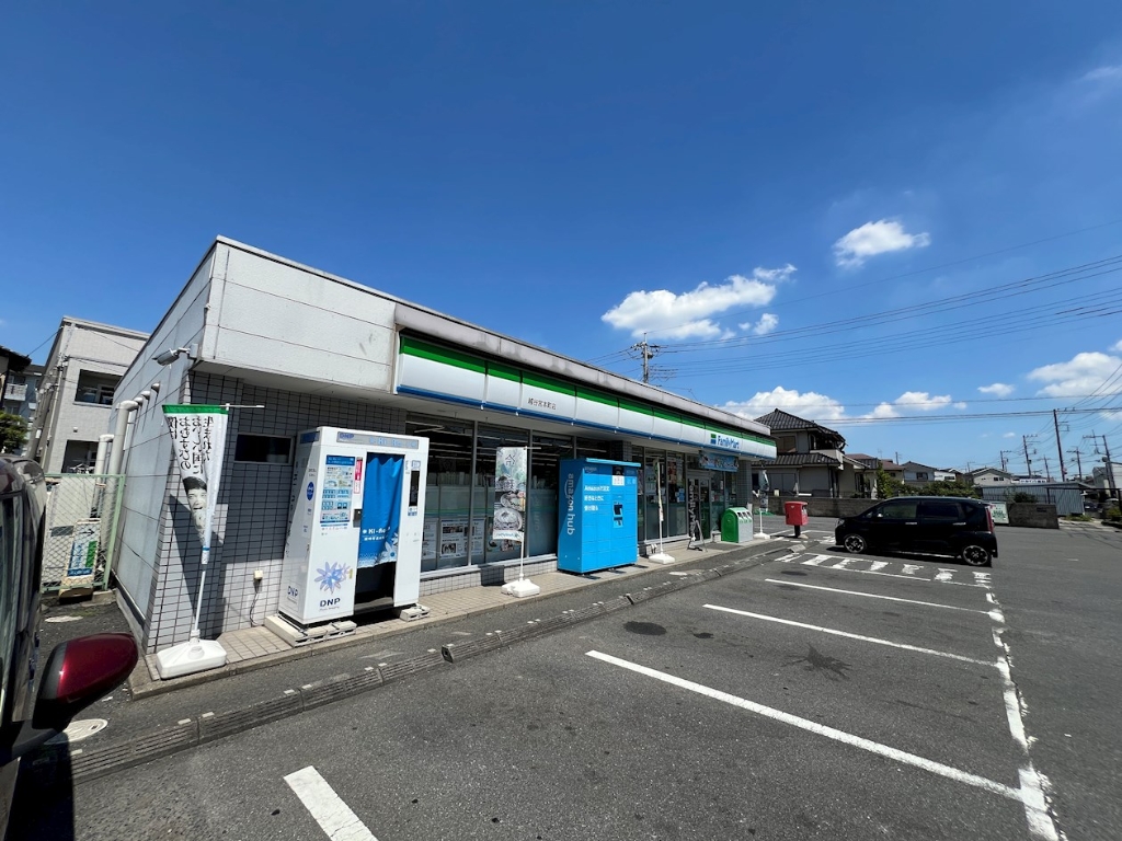 コンビニ　ファミリーマート 越谷宮本町店（コンビニ）まで243m