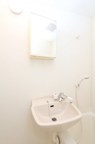 洗面設備　参考写真（同物件別部屋）