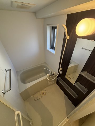 バス・シャワールーム　※同物件別部屋参考写真建具の色要確認