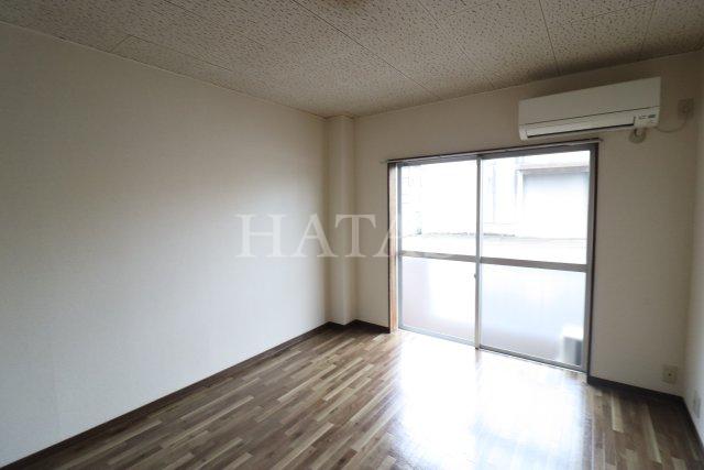 居室・リビング　同物件別部屋です。
