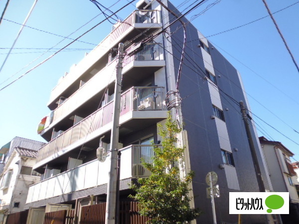 建物外観　重厚感ある造り