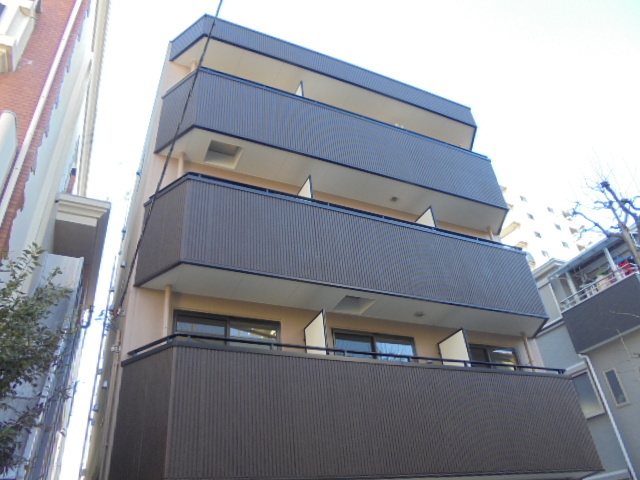 建物外観　４階建ての賃貸マンション