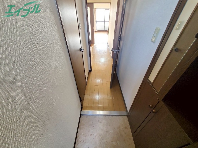 玄関　同物件別部屋の写真