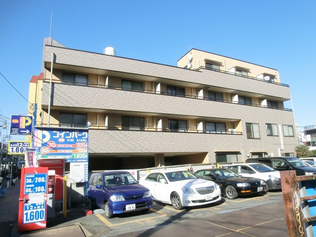 建物外観　前面に建物がなく日当たりがいいのが分かります。