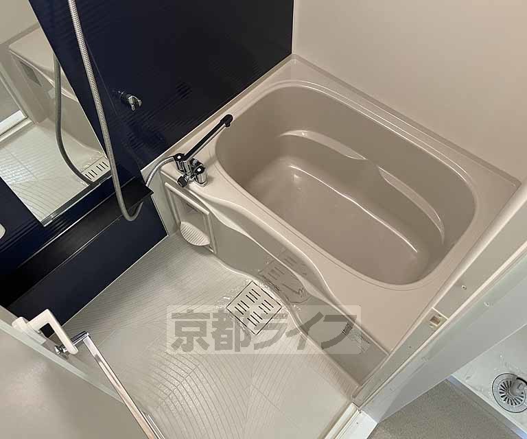 バス・シャワールーム　ゆったりくつろげるお風呂です。