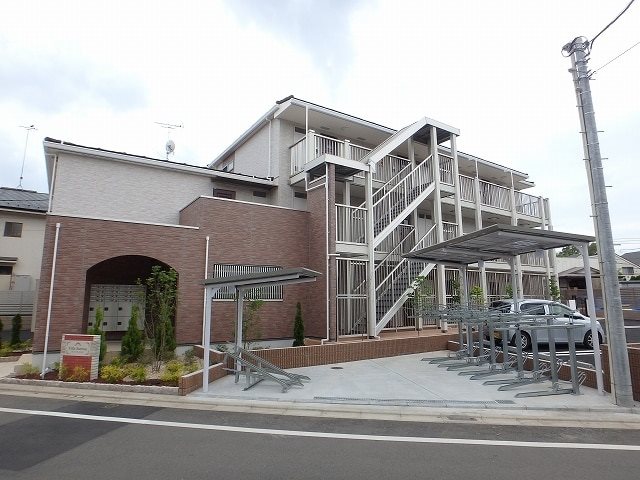 建物外観　オートロック付き。