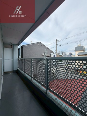 バルコニー　暖かな日差しのふりそそぐバルコニー