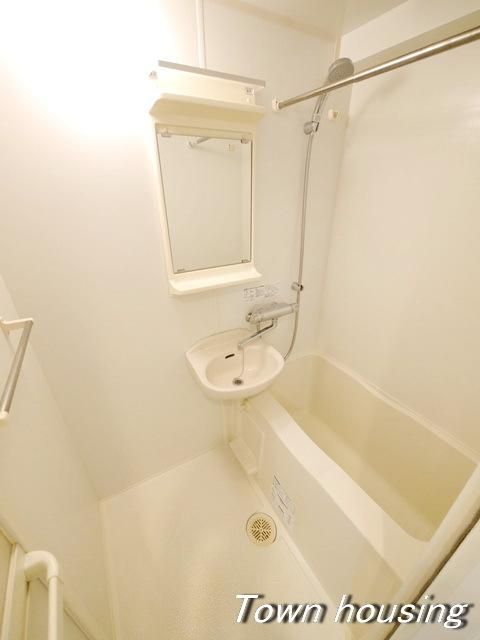 バス・シャワールーム　同物件別部屋写真