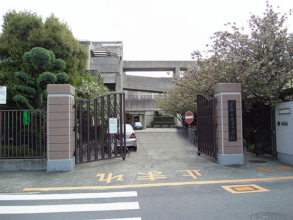 中学校　成法中学校（中学校）まで400m