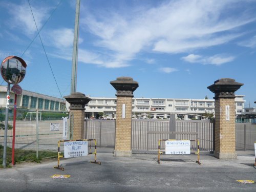 小学校　あま市立七宝小学校（小学校）まで1401m
