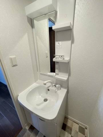 洗面設備　同物件別部屋写真です