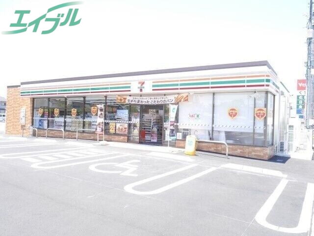 コンビニ　セブンイレブン四日市中央緑地前店（コンビニ）まで799m