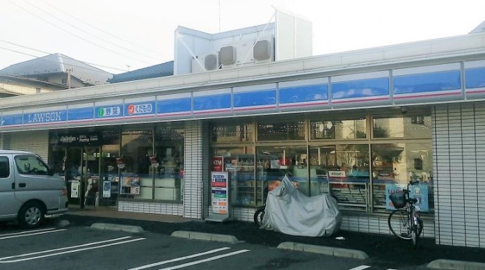 コンビニ　ローソン 鶴見市場上町店（コンビニ）まで302m