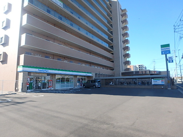 コンビニ　ファミリーマート福岡徳永北店（コンビニ）まで366m