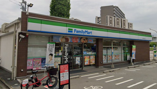 コンビニ　ファミリーマート 金城一丁目店（コンビニ）まで787m