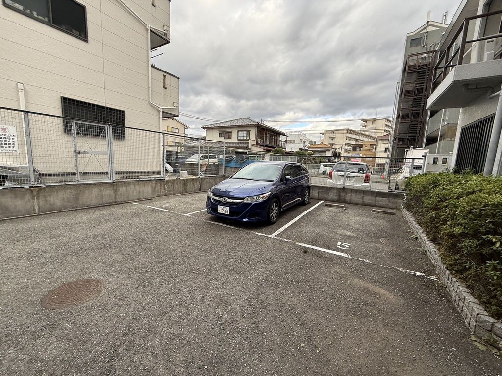 駐車場　駐車場