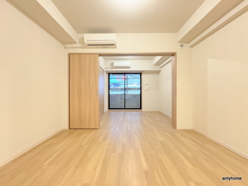 スプランディッド本町グランの居間写真
