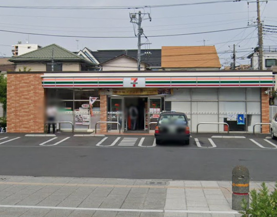 コンビニ　セブンイレブン（コンビニ）まで441m