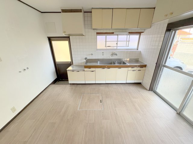 勢野西4丁目戸建の居間写真