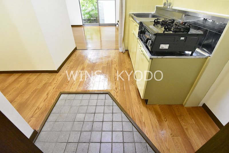 玄関　別部屋の参考写真となります。