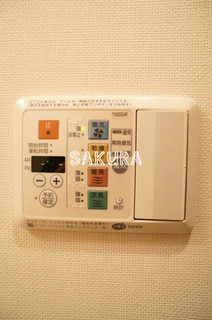 その他設備　天気の悪い日も安心の浴室乾燥機付きです♪