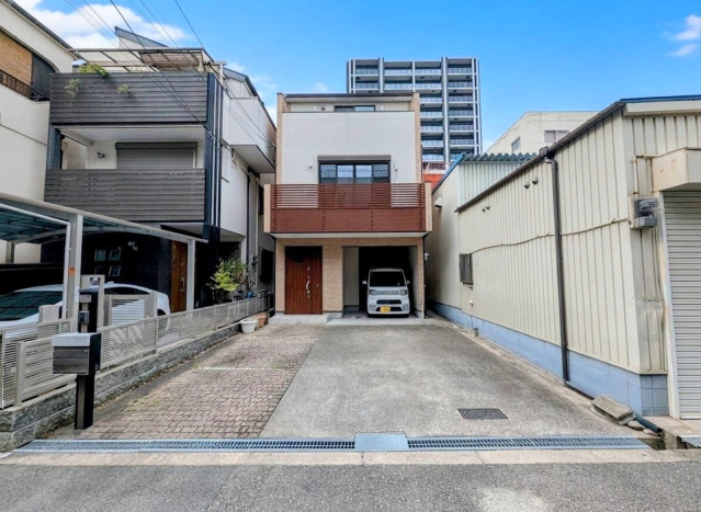 建物外観　駐車3台可能
