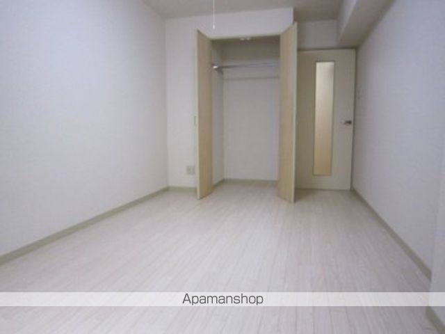 小田急線 下北沢駅 徒歩14分 4階建 築36年の居間写真