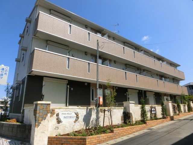 建物外観　２０１４年９月築のアパートです。
